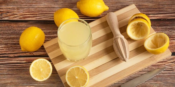 Jugo de Limón con agua tibia en ayunas: descubre sus beneficios