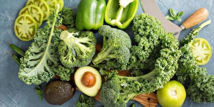 Alimentos verdes que no deben faltar en tu dieta si quieres comer de una forma más saludable.