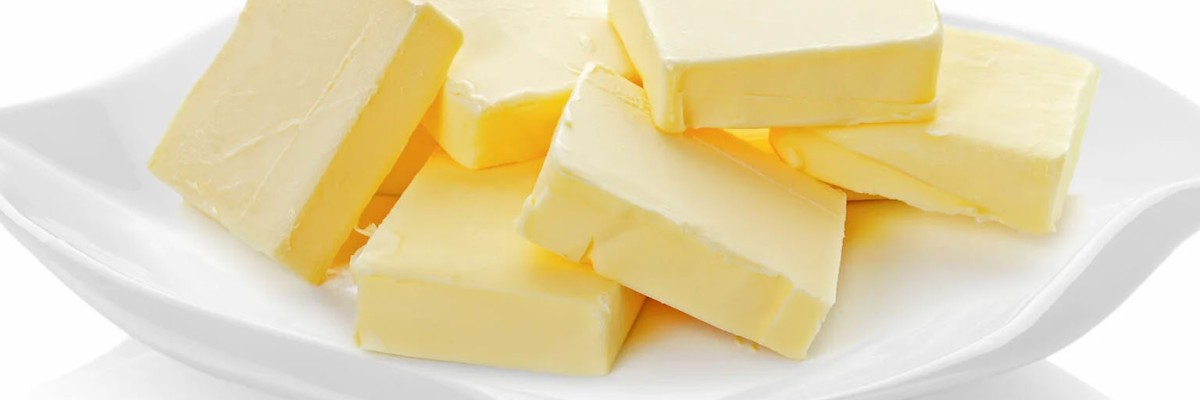 Margarina y mantequilla: Entendiendo las diferencias nutricionales.